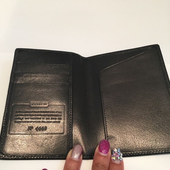 Authentic Coach credit card/business card holder - Picture 2 of 4